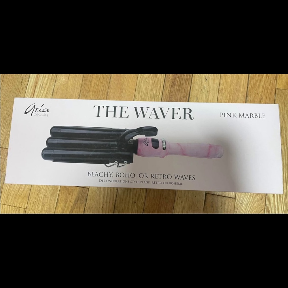 Brand new Aria pink marble triple barrel
'the waver' hair accessory
